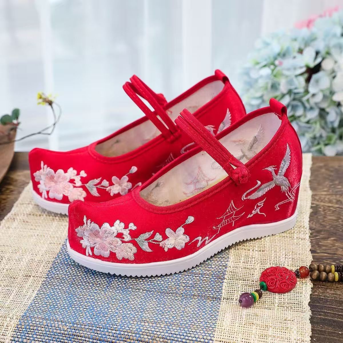 Embroidery Red - 여성용 내부 자수 신발 두꺼운 밑창