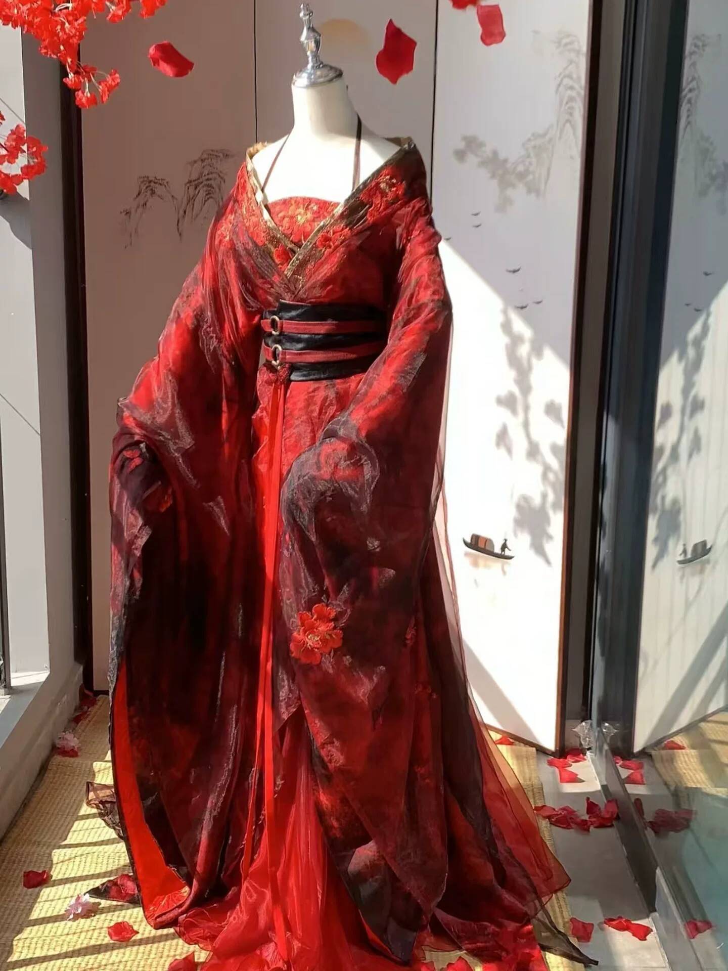새로운 다투라 레드 한푸 여성 고대 스타일 중공업 자수 - Embroidery Red 리뷰 및 가격