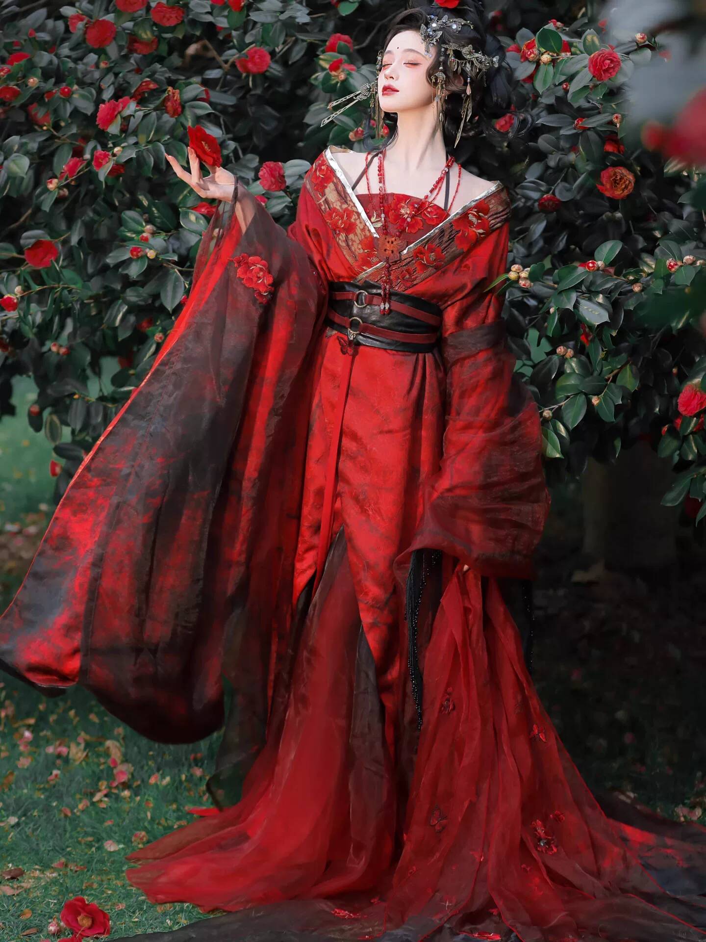 새로운 다투라 레드 한푸 여성 고대 스타일 중공업 자수 - Embroidery Red 리뷰 및 가격